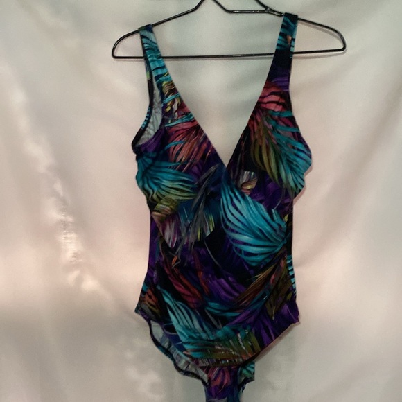 MIRADONNA BY Miraclesuit WO SIZE 16 Vibrant Leaf PatternOne piece swimsuit clean - Picture 7 of 11